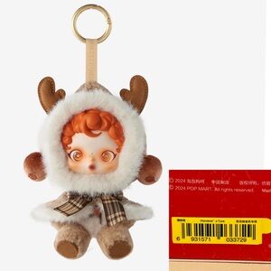 POP MART SKULLPANDA Winter Symphony Series Wanderer's Tune Plush Bag Charm
